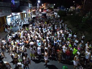 Bloco Mandacaru anima centenas de foliões no Centro de Arapiraca