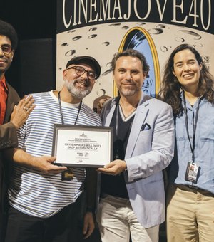 Série sobre a Aids estrelada por Ícaro Silva vence prêmio na Espanha
