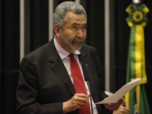 'Democracia foi ferida mortalmente?, diz Paulão, após impeachment de Dilma Rousseff