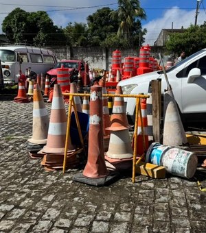 DMTT apreende cones e cavaletes utilizados indevidamente no São João de Maceió