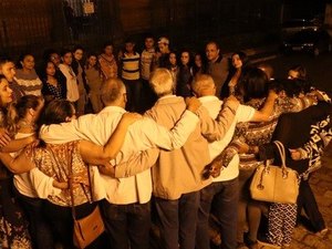 Moradores 'abraçam' cidade ameaçada por barragem da Vale