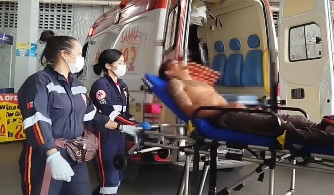 ﻿Homem esfaqueado diz à polícia ter sido alvo de emboscada da esposa, mas acaba preso em Arapiraca