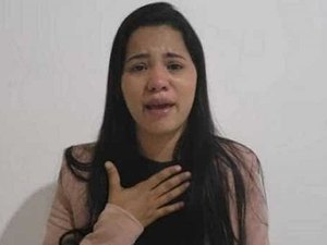 Stefhany Absoluta nega acusações do ex-marido e chora: 'Medo de morrer'