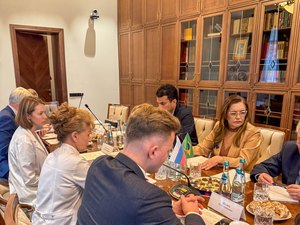 Senadora Eudócia participa de reunião sobre vacinas de RNA na Rússia