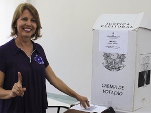 Candidatas ao cargo de reitor da Ufal votam durante o dia