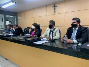 Vereadora Dra.Fany preside a sessão da Câmara no Dia Internacional da Mulher