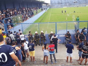 Torcedores invadem campo e interrompem treino do Remo; Direção lamentou