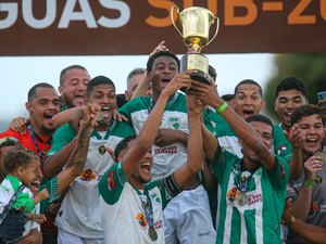 Zumbi é campeão da Copa Alagoas Sub-20 e celebra primeira taça da categoria