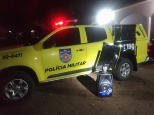 Mulher desrespeita orientação da PM sobre som abusivo por seis vezes e acaba presa