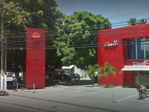 Cliente tem moto furtada em estacionamento de loja de celular em Maceió