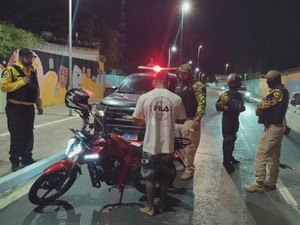 Operação Ruído Zero aborda motociclistas com descarga alterada em Maceió