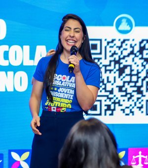 Gabi Gonçalves promove aulão gratuito de redação para o Enem na ALE
