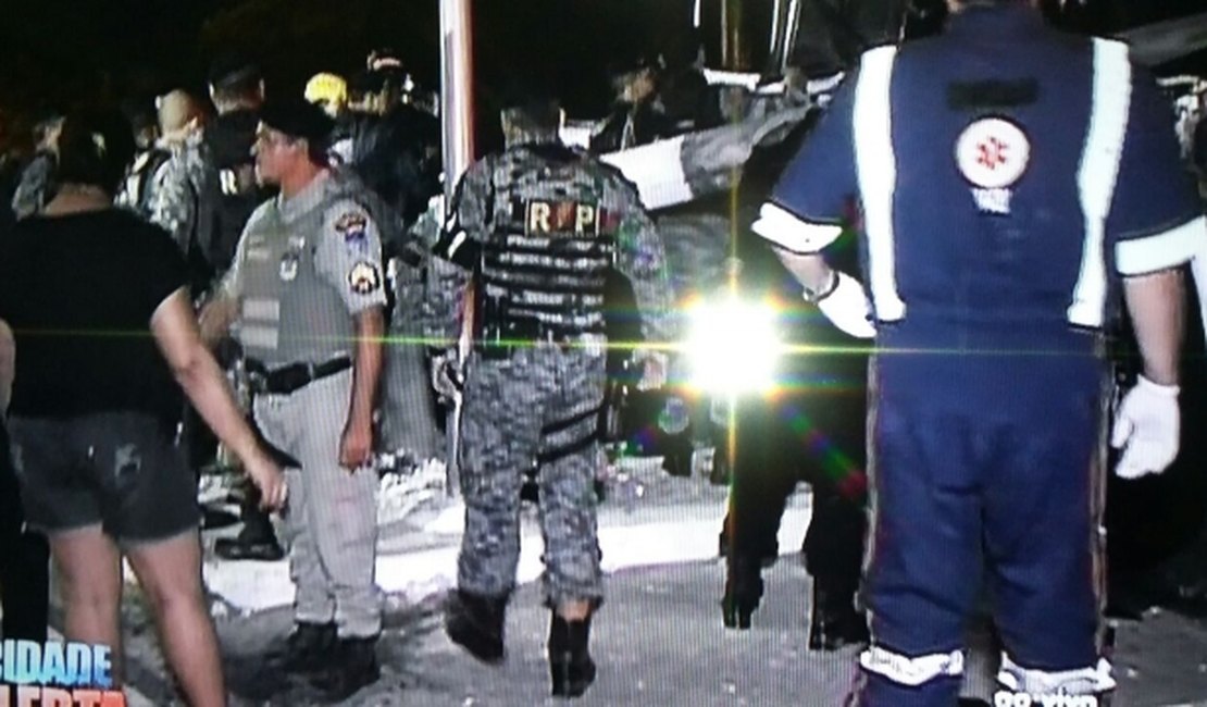 Viatura do BOPE capota e militares ficam feridos em avenida de Maceió