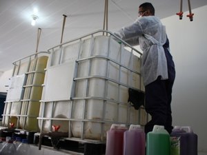 Em parceria com a Ufal, Seris vai produzir mais de 4 mil litros de produtos de limpeza