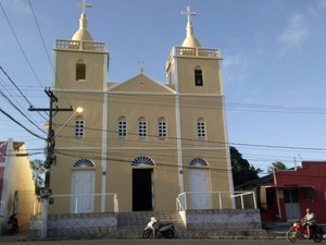 Assaltantes invadem e roubam loja de roupas em Arapiraca