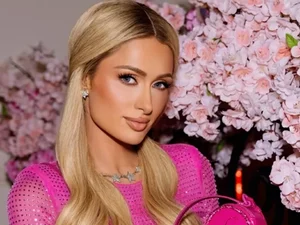 Paris Hilton diz que nunca fez plásticas e revela segredo de beleza