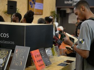 Cursos a distância superam presenciais em nota máxima