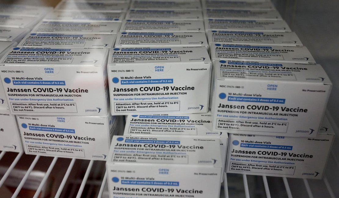 Alagoas recebe mais 29.700 doses da vacina Janssen nesta terça-feira (19)