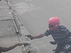 Assalto à mão armada é flagrado por câmera de segurança no Village Campestre