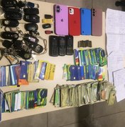 Polícia Civil apreende 191 cartões bancários em operação contra agiotagem em Penedo