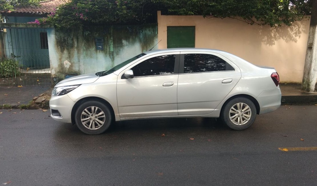 Casal rouba carro em Santa Luzia do Norte e abandona em Maceió