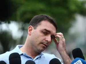 Partidos pedem no Conselho de Ética cassação de Flávio Bolsonaro