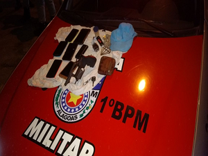 Polícia apreende menor com revólver e recupera sete celulares roubados