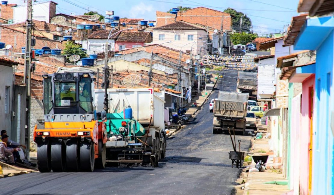 Arapiraca alcança 120 km de ruas pavimentadas e em execução