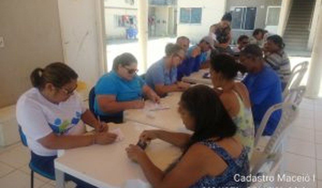 Casal regulariza situação de moradores do Residencial Maceió I