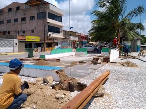 Praça dos Idosos começa a ser reformada na Orla de Maragogi