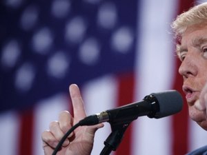 Trump promete expulsar dois a três milhões de imigrantes