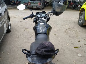 Polícia prende suspeito de assalto e recupera veículo roubado em Arapiraca