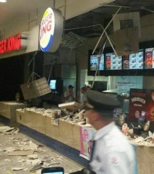 Teto da Burger King desaba e deixa seis feridos em shopping