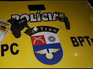 Passageiro de Uber é preso com arma, munições e drogas no bairro São Jorge