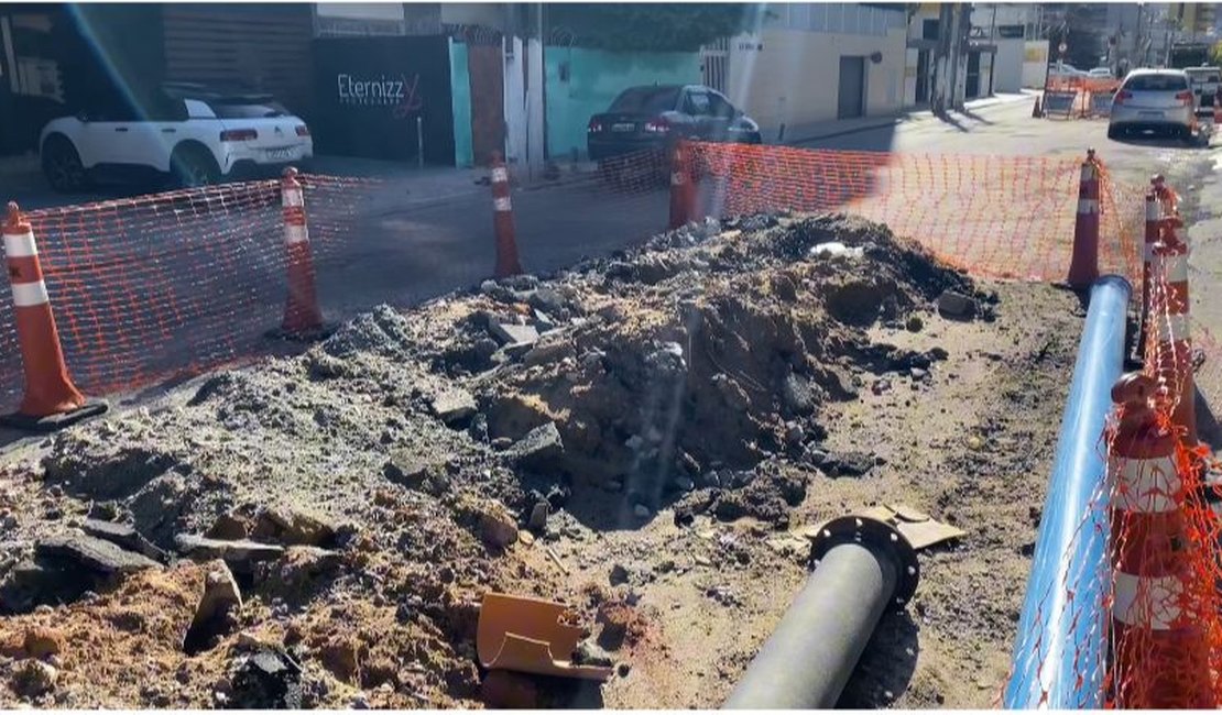 Obra inacabada da BRK na Avenida Mário de Gusmão continua a atrapalhar o trânsito