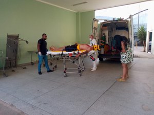 Colisão entre moto e carro deixa homem ferido em Teotônio Vilela