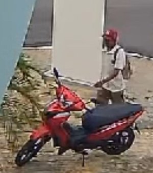 Homem furta motocicleta em plena luz no dia no bairro Poço