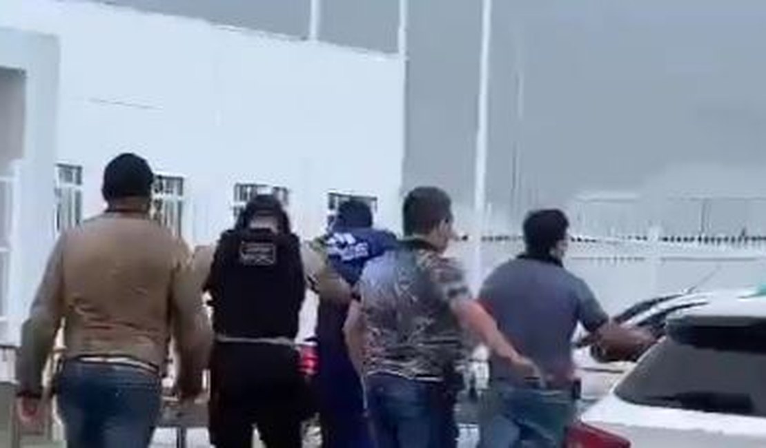 Polícia Civil cumpre mandado contra investigado por homicídio em Delmiro Gouveia