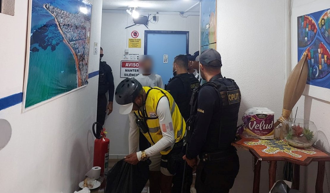 Homem é preso suspeito de furtar farmácia no bairro Pajuçara em Maceió