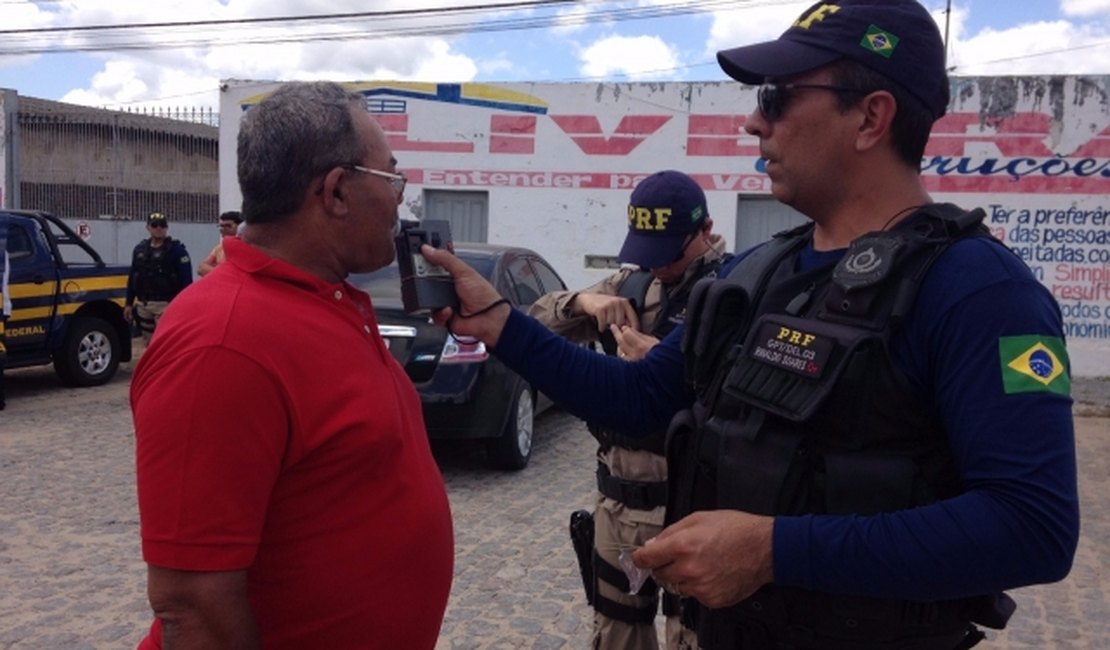 PRF prende três pessoas e apreende um adolescente