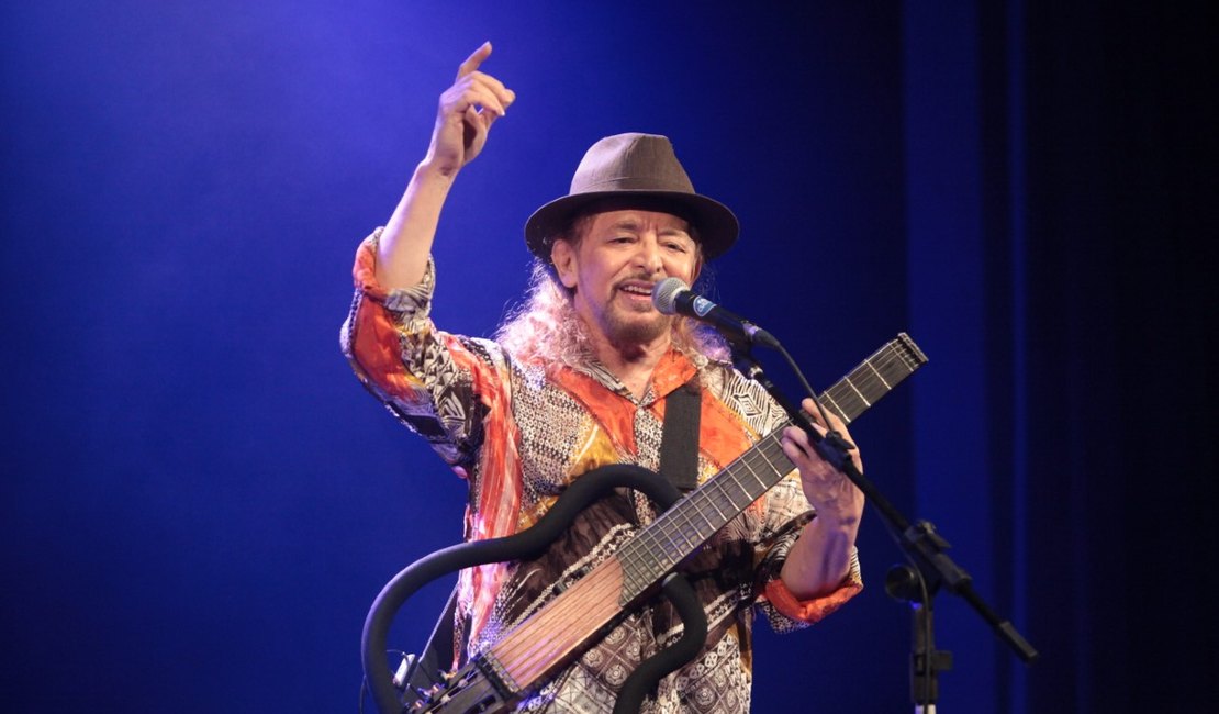 Geraldo Azevedo realiza show voz & violão em Arapiraca 