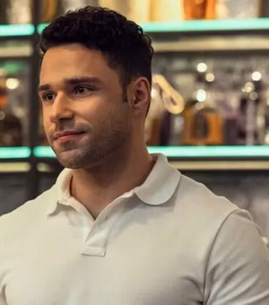 Galã brasileiro está na série mais vista na Netflix em todo o mundo