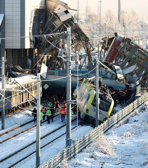 Acidente com trem de alta velocidade deixa mortos e dezenas de feridos na Turquia