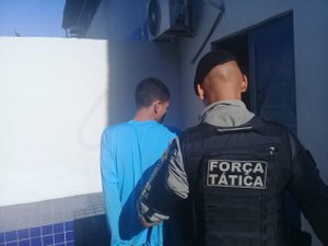 Homem é preso com meio quilo de cocaína no Benedito Bentes