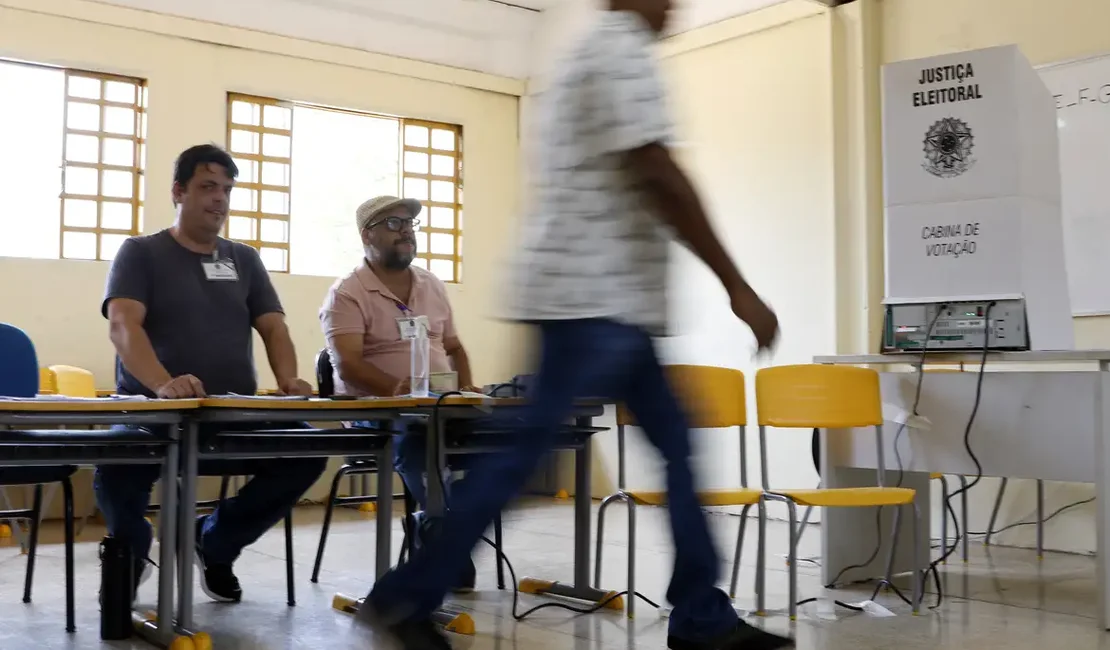 Começa votação; mais de 2,4 milhões estão aptos a votar em AL
