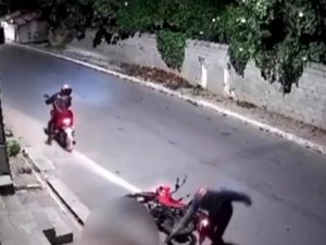 Homem é executado a tiros no meio da rua em Arapiraca enquanto buscava  a esposa