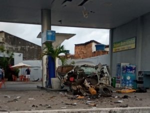 Carro explode durante abastecimento com GNV na parte baixa de Maceió