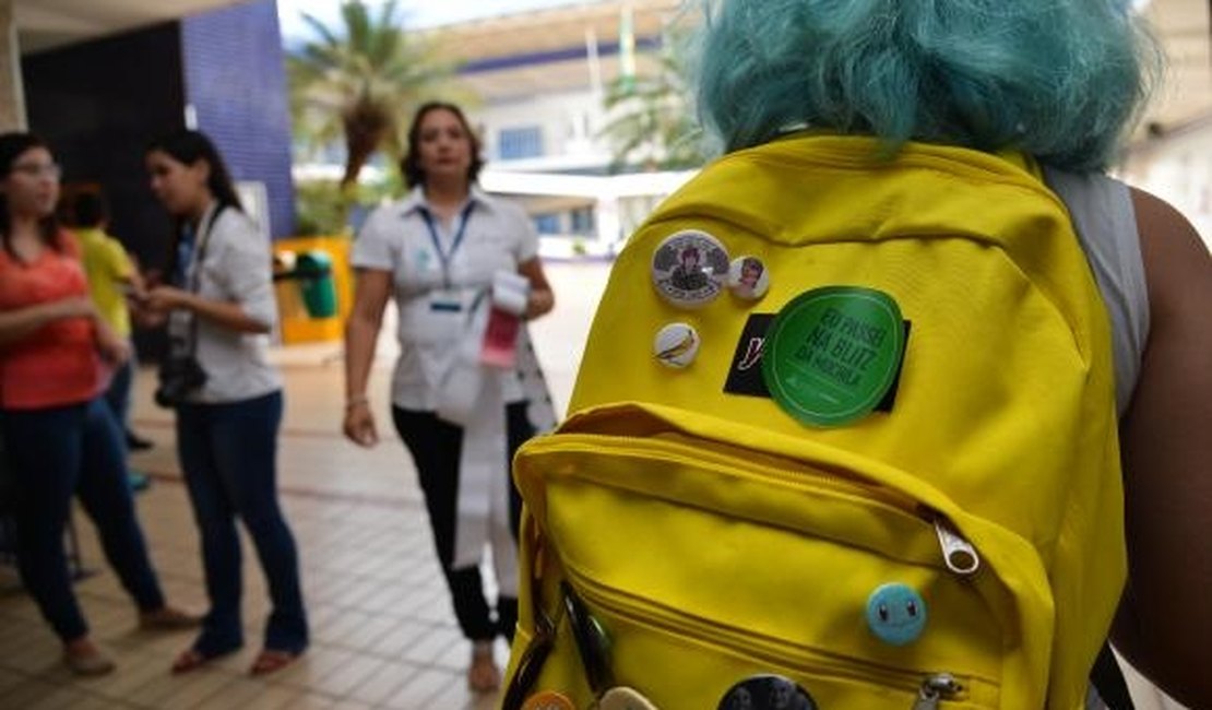 Peso da mochila não deve ultrapassar 10% do peso das crianças e adolescentes