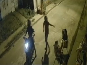 Câmeras flagram assalto a quatro mulheres em Rio largo