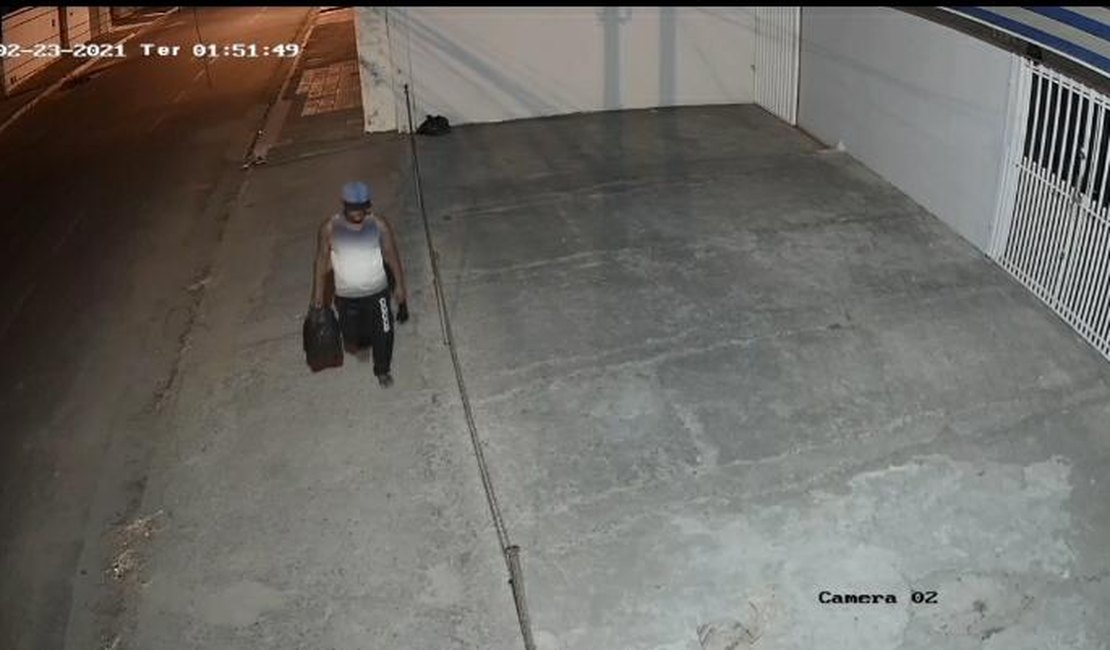 [Vídeo] Câmera de segurança flagra furto de material em clínica de Arapiraca